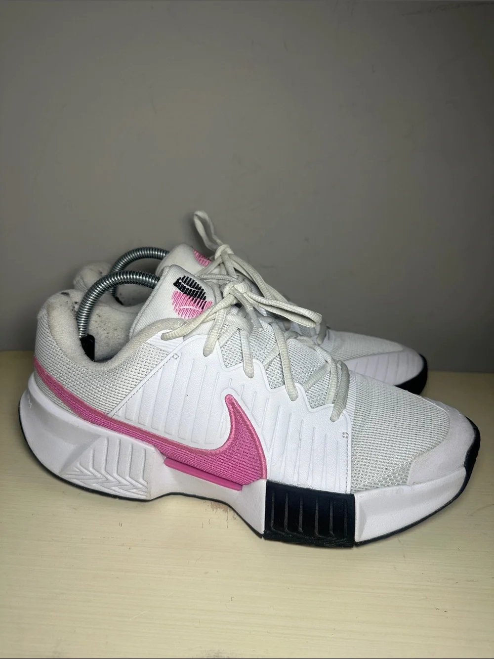 Nike GP Challenge Pro Women's White and Pink Athletic Tennis Shoes